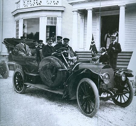 Tập_tin:King_Chulalongkorn_in_his_royal_car.jpg