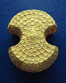 A Japanese Kobundō (小分銅), 95–97% gold, Paulownia Kiri (桐) mark, Kikubana (菊花) emblem, 373.11 grams, Japan