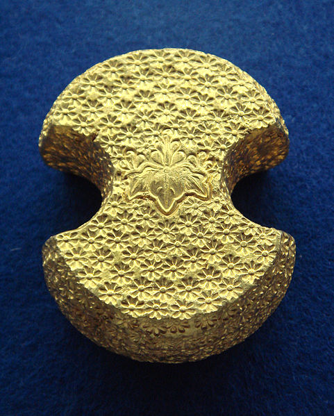 A Japanese Kobundō (小分銅), 95–97% gold, "Paulownia" Kiri (桐) mark, Kikubana (菊花) emblem, 373.11 grams, Japan