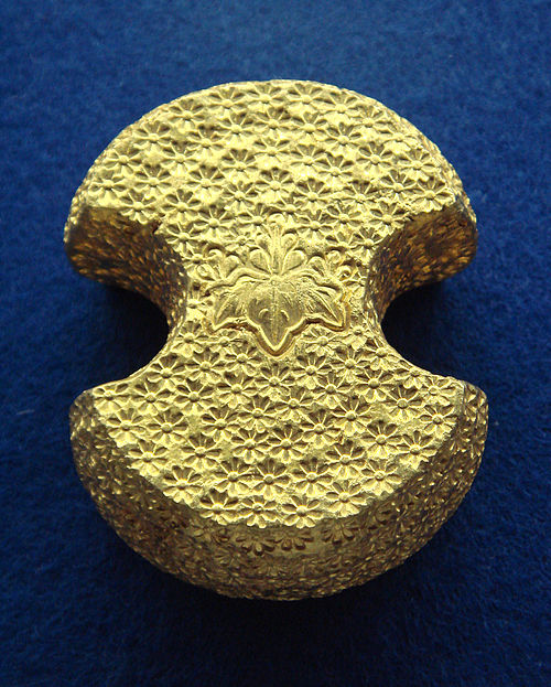 A Japanese Kobundō (小分銅), 95–97% gold, "Paulownia" Kiri (桐) mark, Kikubana (菊花) emblem, 373.11 grams, Japan