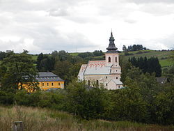 Kostel sv. Petra a Pavla v Ranchířově (celkový pohled) .jpg