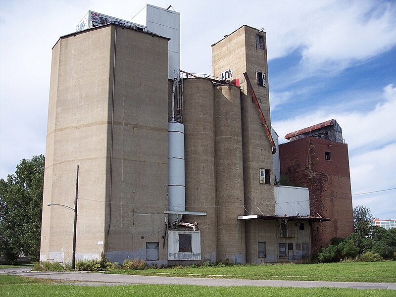 File:Kreiner Malting Grain Elevator 2.JPG