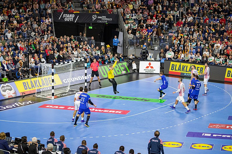 File:Kroatien gegen Frankreich Köln Arena Handball WM 2019 (47875899121).jpg