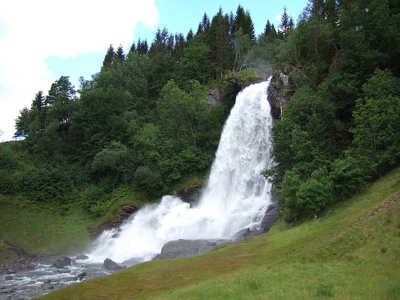 File:Kvam, Norway - panoramio (1).jpg