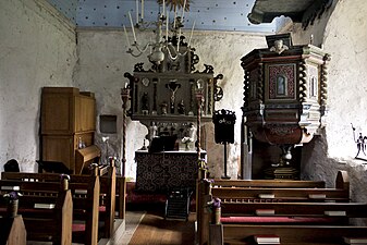 Orgel, altare, predikstol