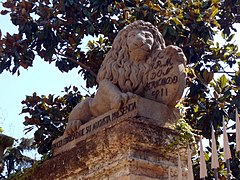 León conmemorativo de la visita de Fernando VII en 1828
