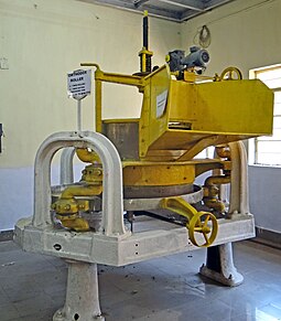 a tea leaf rolling machine Le musee du the (Munnar, Inde) (13694733444).jpg