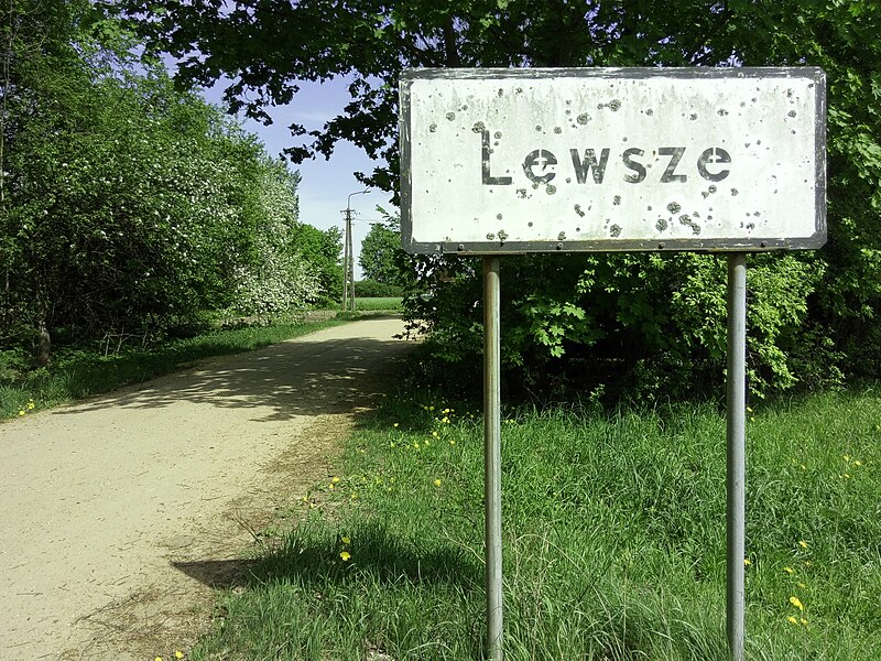 File:Lewsze (Podlaskie Voivodeship) wjazd.jpg