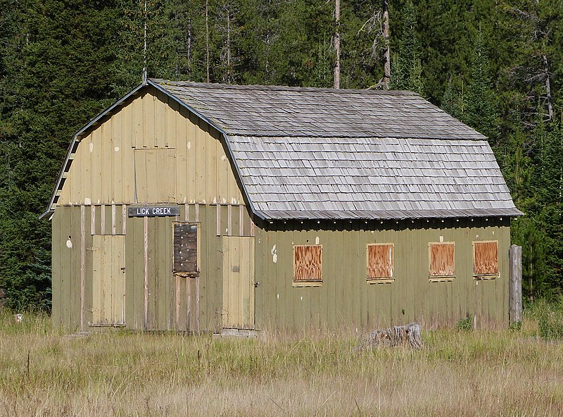 File:Lick Creek barn - Wallowa-Whitman NF Oregon.jpg