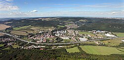 Letecký pohled na obec Loděnice od jihovýchodu
