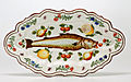 Vassoio in maiolica policroma con dipinti un pesce, fiori e frutta, 1751