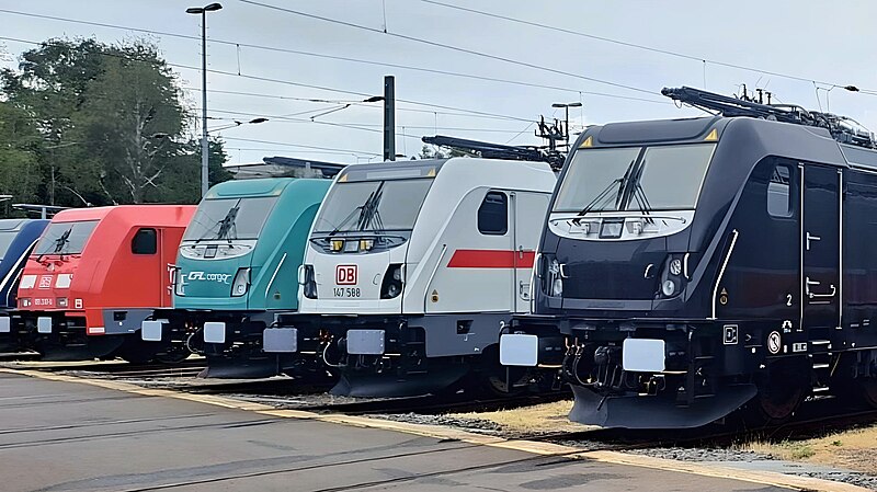 File:Lokomotivausstellung am Tag der offenen Tür im Alstom-Werk Kassel (2) (cropped).jpg