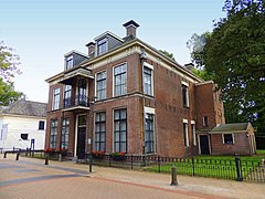 Het Lycklamahûs (1824) gemeentehuis Opsterland aan de Hoofdstraat 80