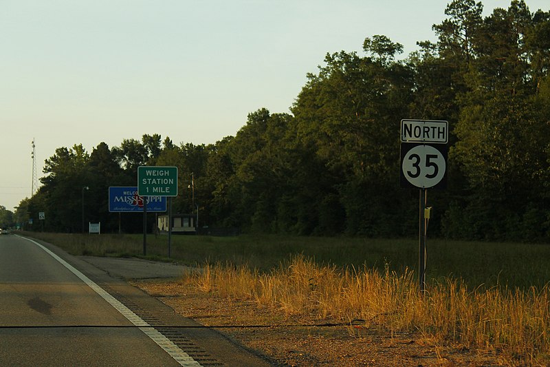 File:MS35nRoadSign-StateLine (24576953608).jpg