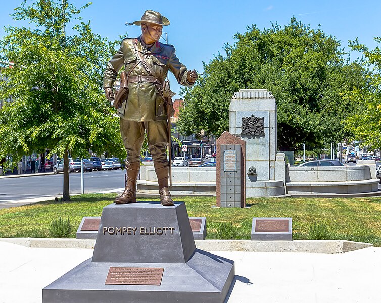 File:Major Harold "Pompey" Elliott Statue.jpg