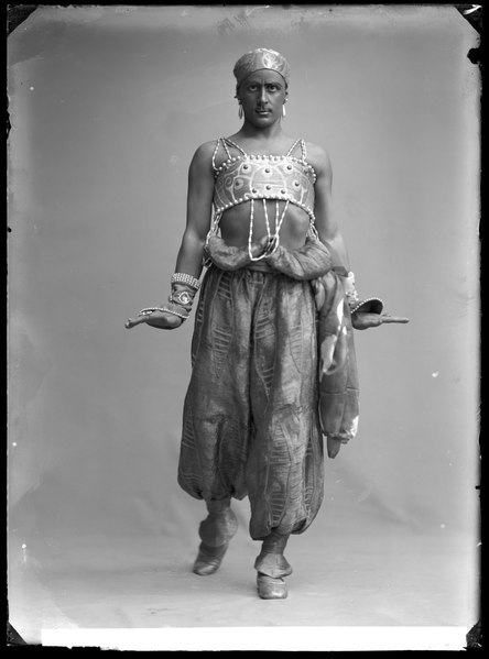 File:Michel Fokine in Scheherazade at Kungliga Operan 1914 - SMV - NF050.tif