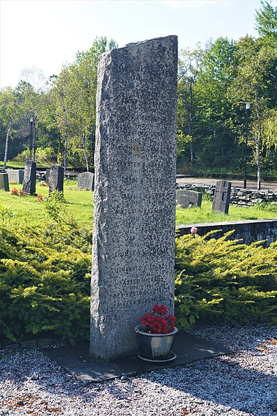 File:Minnesmerke falne Sund kirke.jpg