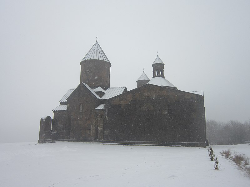 File:Monastery Saghmosavank 24.jpg