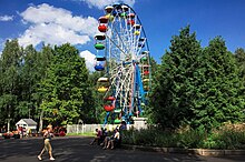 Moscow, the lesser Ferris wheel in Izmaylovsky Park (31421584232).jpg