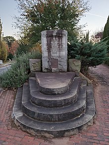 Moses Formwalt monument.jpg