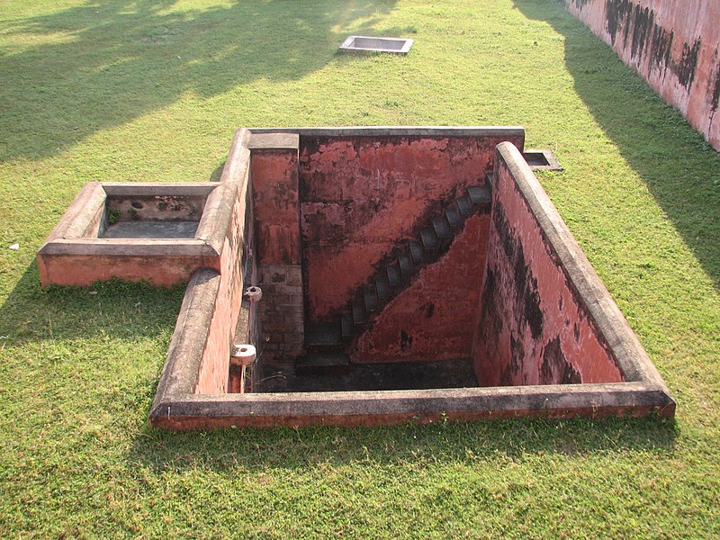 File:Nagardhan-Fort-Rectangular-well.jpg