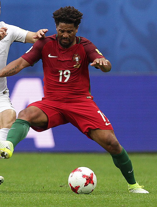 Eliseu playing at the 2017 Confederations Cup