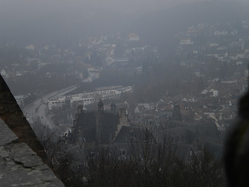 File:Old town Marburg with town hall in winter, taken on afternoon from castle, Weidenhausen and Erlenring in fog (feuchter Talnebel), 2019-02-07.jpg