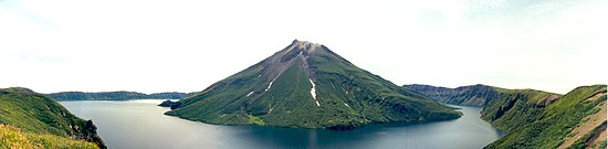 Il vulcano Krenicyn al centro della caldera Tao-Rusyr