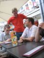 Od lewej: Cedric Bosdonnat, Stefan Taxhet i Jürgen Schmidt w barze na placu des Terreaux.