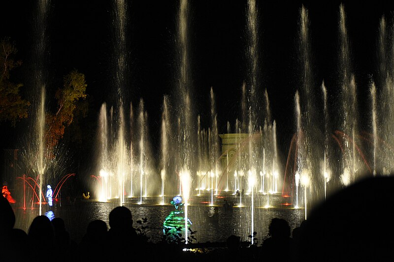 File:Orgues de Feu - Light Show 01.jpg