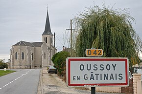 Oussoy-en-Gâtinais église 1.jpg