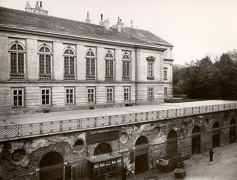 File:Palais-modena-terrasse-gegen-die-salesianergasse.jpg