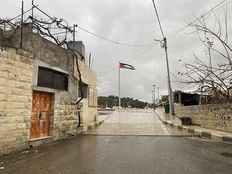 File:Palestine flag waves near the entrance of Tel Sebastia, 2022.jpg