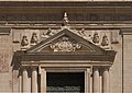 1605) Fronton d'une des entrées de la cathédrale, montrant un bas-relief de la Giralda, Séville, Espagne. 18 septembre 2012