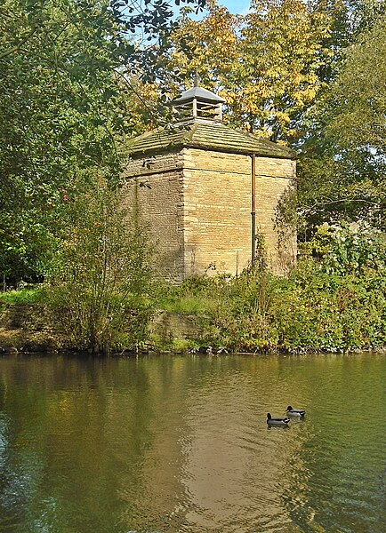 File:Pigeon Loft, Ashcroft's Hall, Dalton, Lancashire.jpg