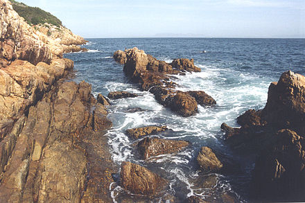 The shore entry and exit at Pinnacle is just beyond the last rock in this gully.