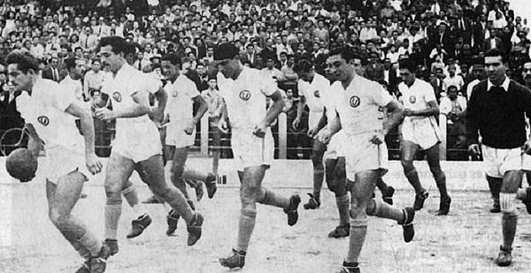 The Universitario squad of the 1950s.