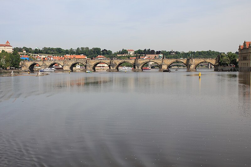 File:Prague Praha 2014 Holmstad Charles Bridge Karlsbrua Karluv Most flott fra båt.jpg