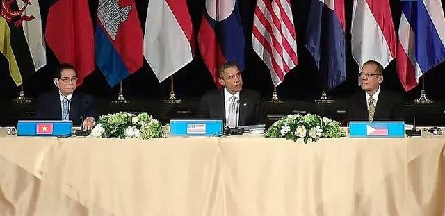 Aquino with US President Barack Obama and Vietnamese President Nguyễn Minh Triết at a working lunch with leaders of the ASEAN around the United Nation