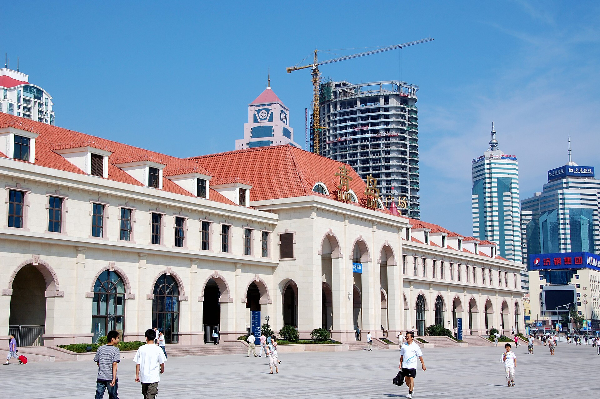 1920px-Qingdao_Railway_Station_01.jpg