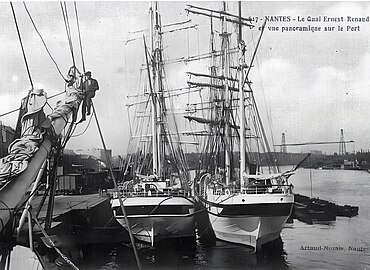 Voiliers de commerce amarrés à couple au quai Ernest-Renaud