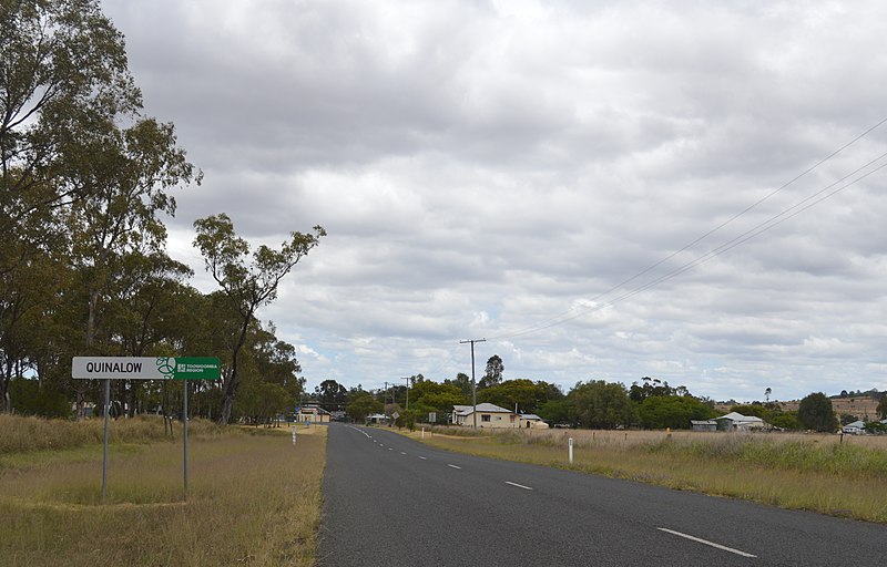 File:Quinalow Town Entry Sign A.JPG