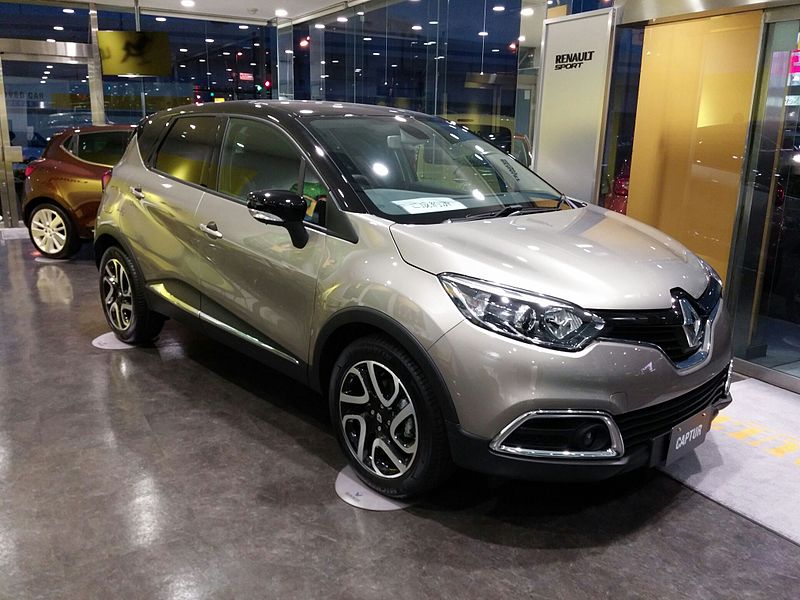 File:RENAULT CAPTUR FIRST ANNIVERSARY EDITION JPN 01.jpg