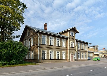 Ancien immeuble d'habitation des cheminots sur rue.  Vaksali, 4