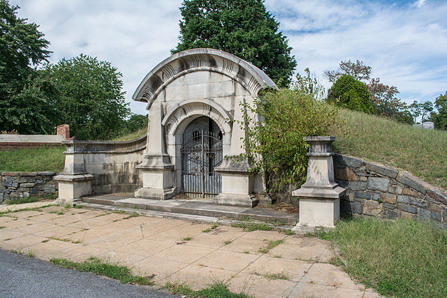 Former receiving vault at Glenwood Cemetery.