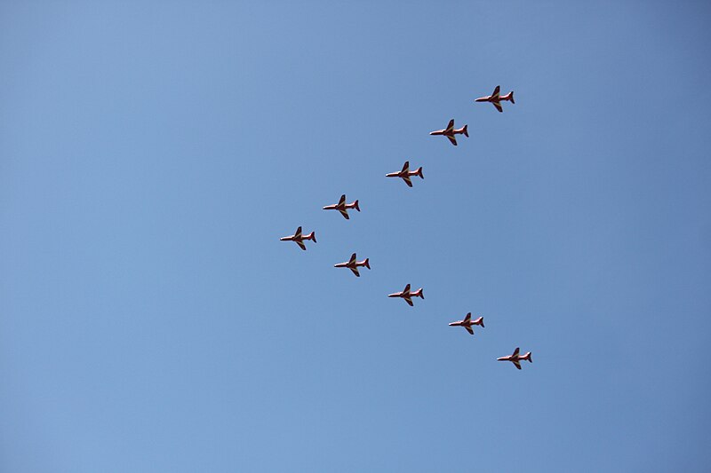 File:Red Arrows fly past 03.JPG