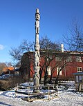 Riproduzione di un palo g'psgolox. Un dono della Prima Nazione haisla al Museum etnografico di Stoccolma (Svezia)