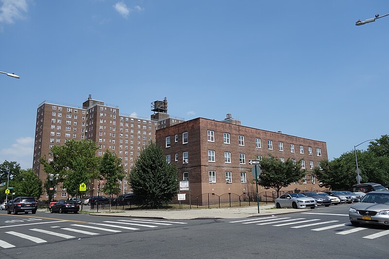 File:Richards St Wolcott St td (2018-07-14) 02 - Red Hook Houses West.jpg