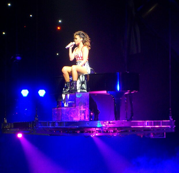 File:Rihanna - Love the Way You Lie Pt. II - Birmingham.jpg