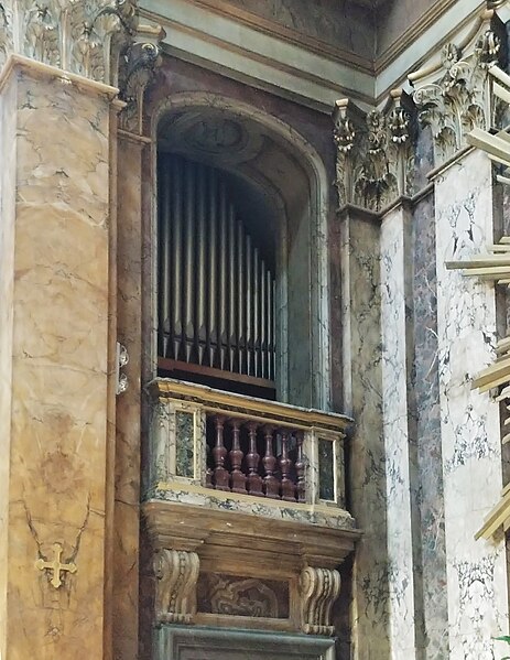 File:Roma, chiesa dei Santi Claudio e Andrea dei Borgognoni - Organo a canne.jpg